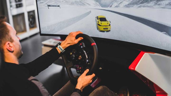 جاده های مجازی پورشه؛ لذت رانندگی واقعی را در خانه شبیه سازی می‌کند